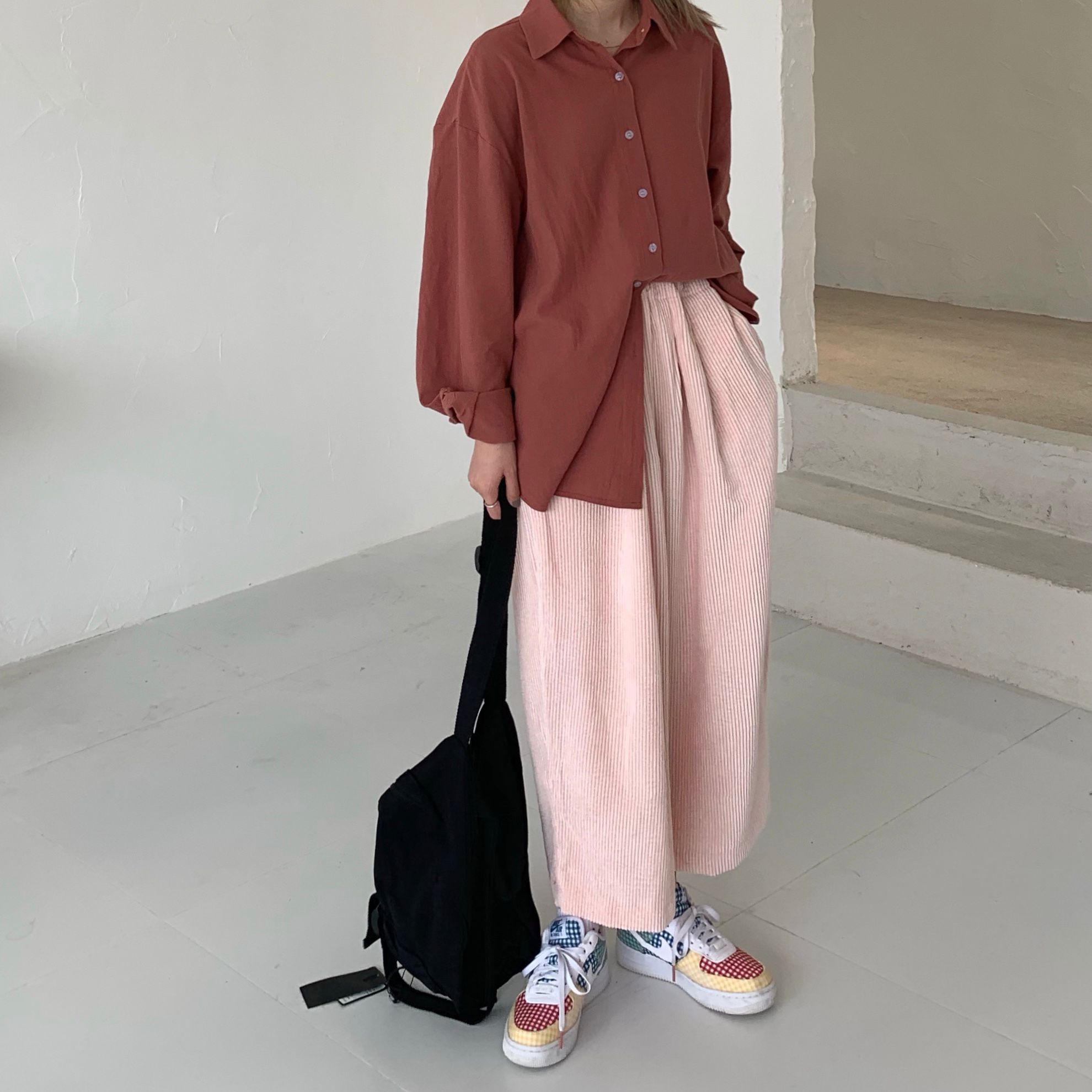 秋季港風套裝女復古長袖襯衫+高腰燈芯絨闊腿褲兩件套潮1入