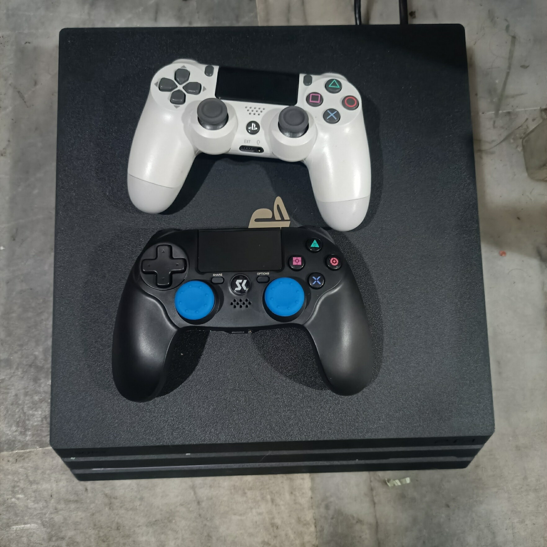 美琪Sony PS4 pro主機1tb 臺灣PRO-chu-7117b 雙手把 二手現貨