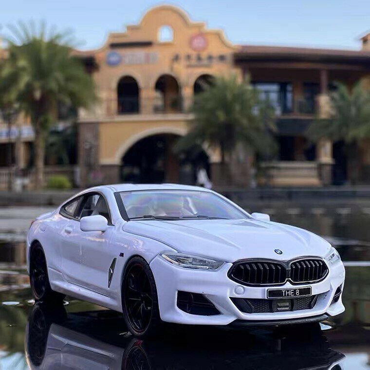 模型車 1:24 寶馬BMW車模 M8 模擬金屬車 遙控車車合金車模 汽車模型 回力帶聲光開門 裝飾收藏擺件生日新年禮物