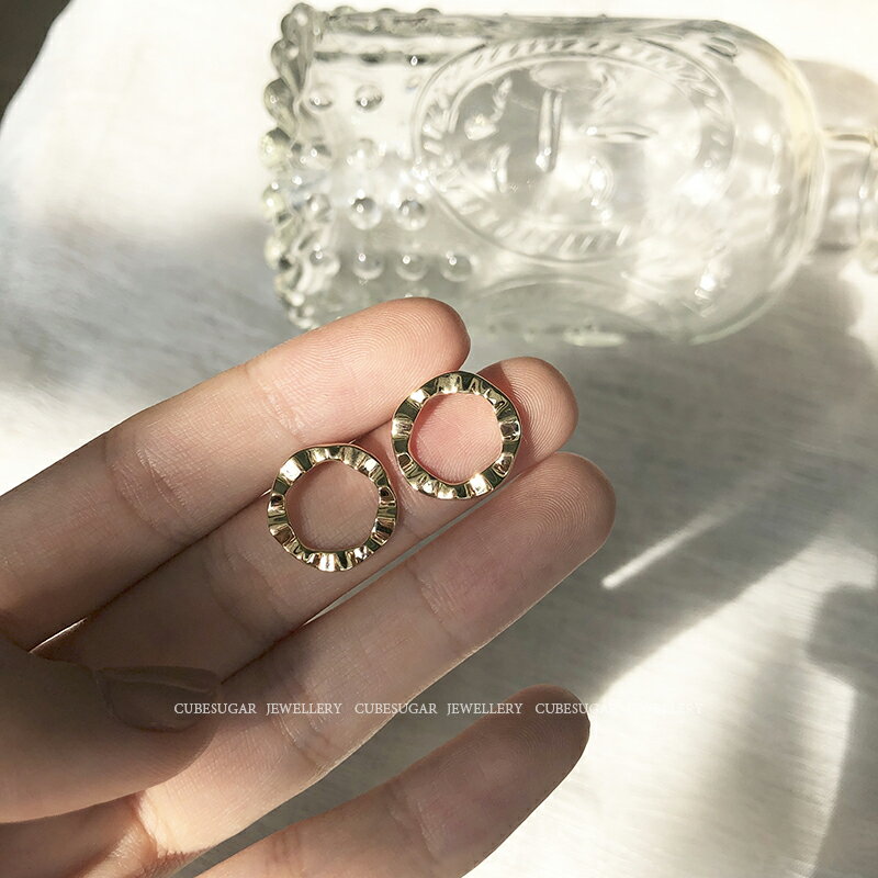時髦范 通體925純銀捶打圓片耳釘簡約個性冷淡風chic韓國氣質耳環1入
