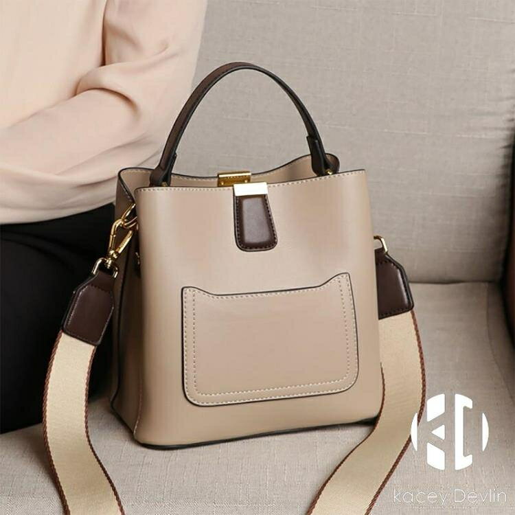 水桶包 牛皮單肩包女時尚百搭簡約寬肩帶斜挎包大容量水桶包手提包交換禮物