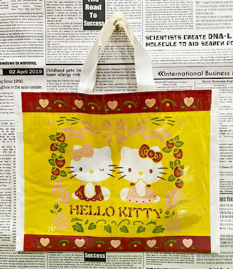 【震撼精品百貨】Hello Kitty 凱蒂貓 日本SANRIO三麗鷗KITTY塑膠袋/購物袋-古典咖*03778 震撼日式精品百貨