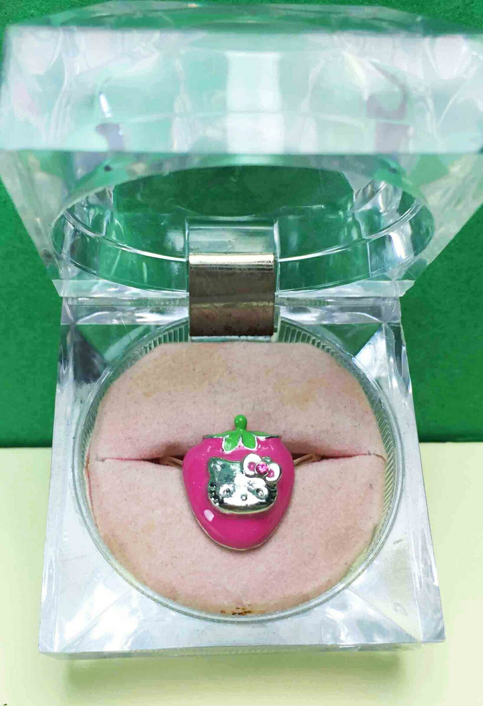 【震撼精品百貨】Hello Kitty 凱蒂貓 造型戒指-草莓 震撼日式精品百貨