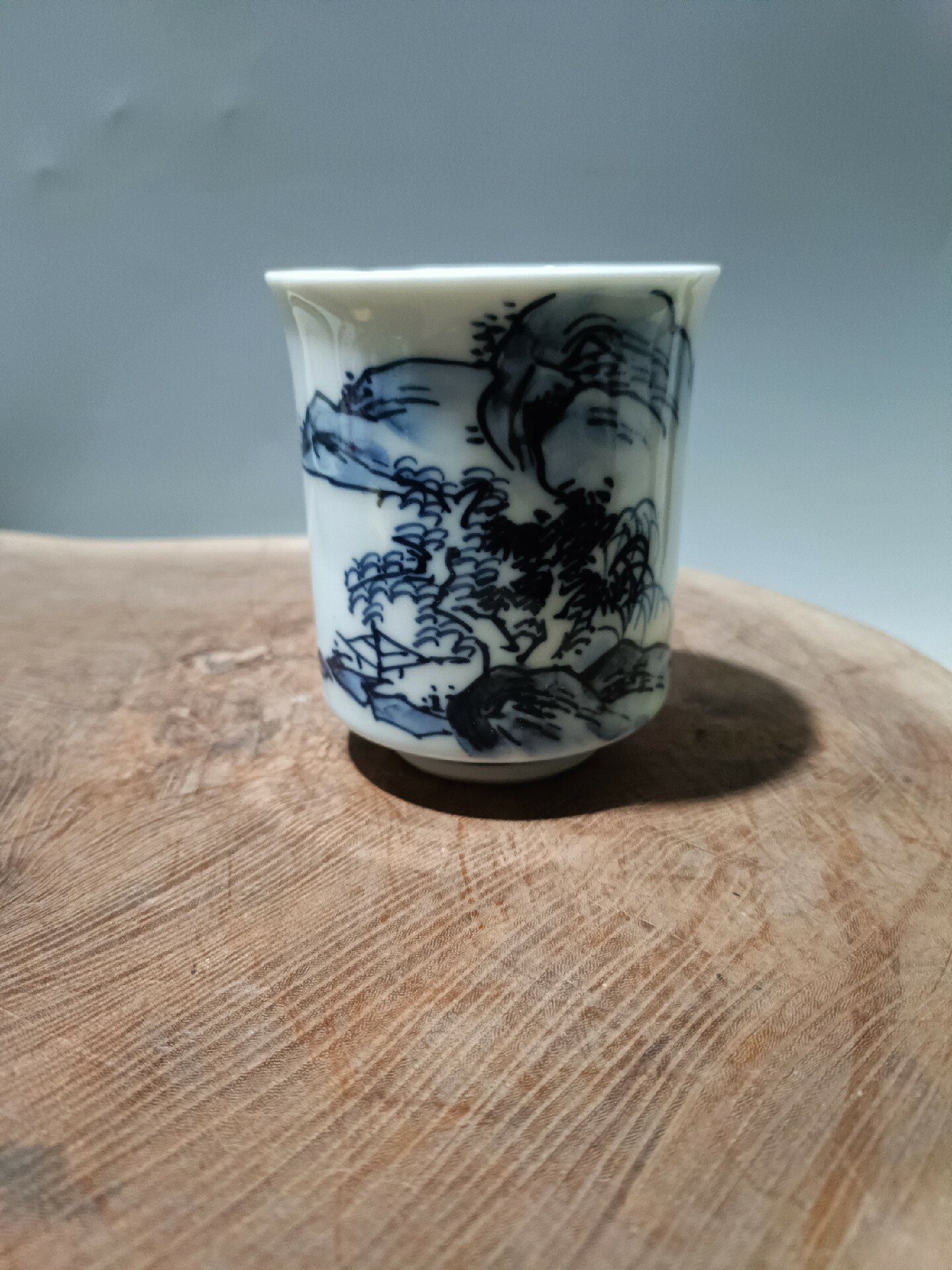 日本迴流瓷器昭和時期青花山水高筒杯茶杯茶碗，口沿燒制小瑕疵，