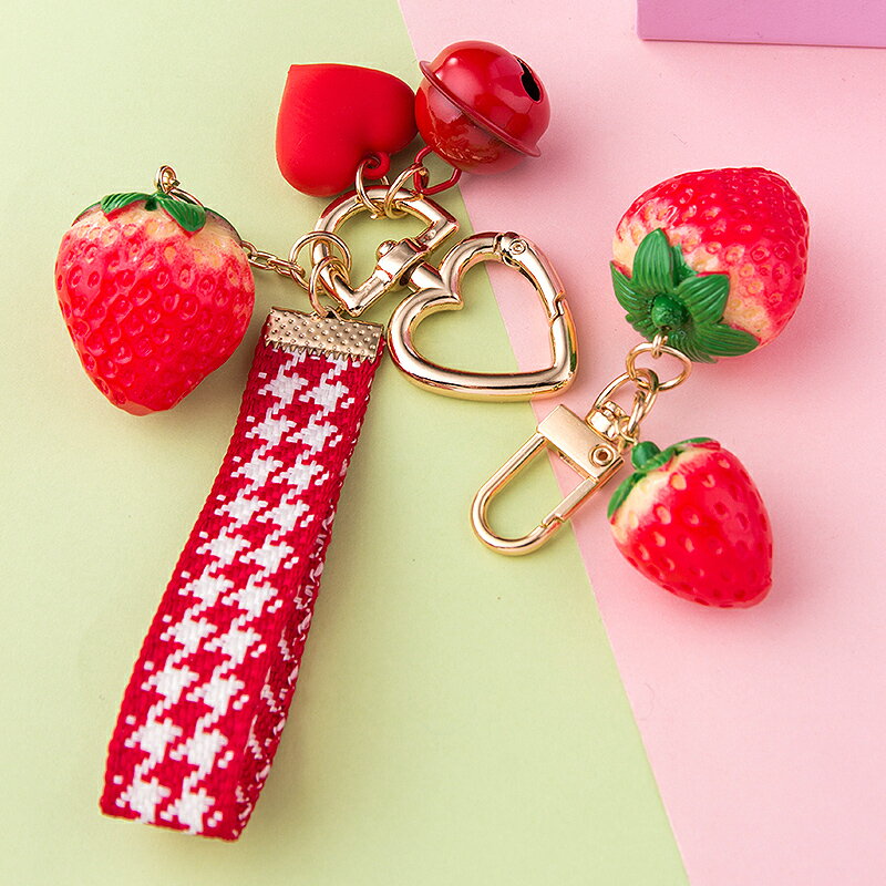 小草莓鑰匙扣掛件汽車鏈圈環可愛公仔網紅ins女個性創意書包掛飾