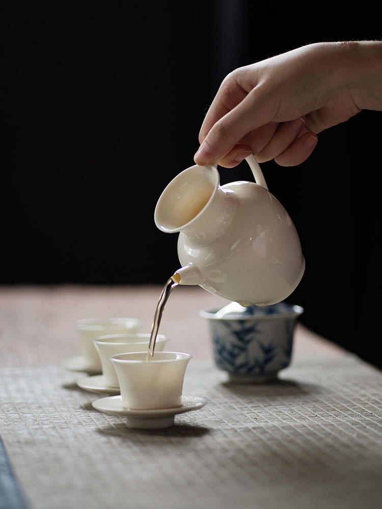 宋式杏白釉手執公道杯瓜棱執壺茶海分茶器帶把綠茶壺陶瓷均杯花瓶