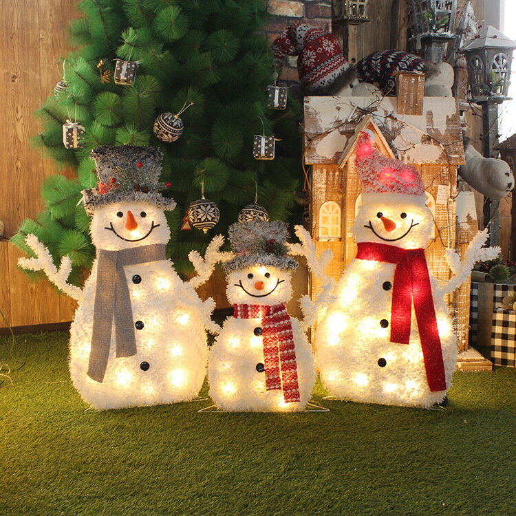 新款聖誕節裝飾品發光植絨雪人三口之家套裝節日場景布置道具擺件 全館免運