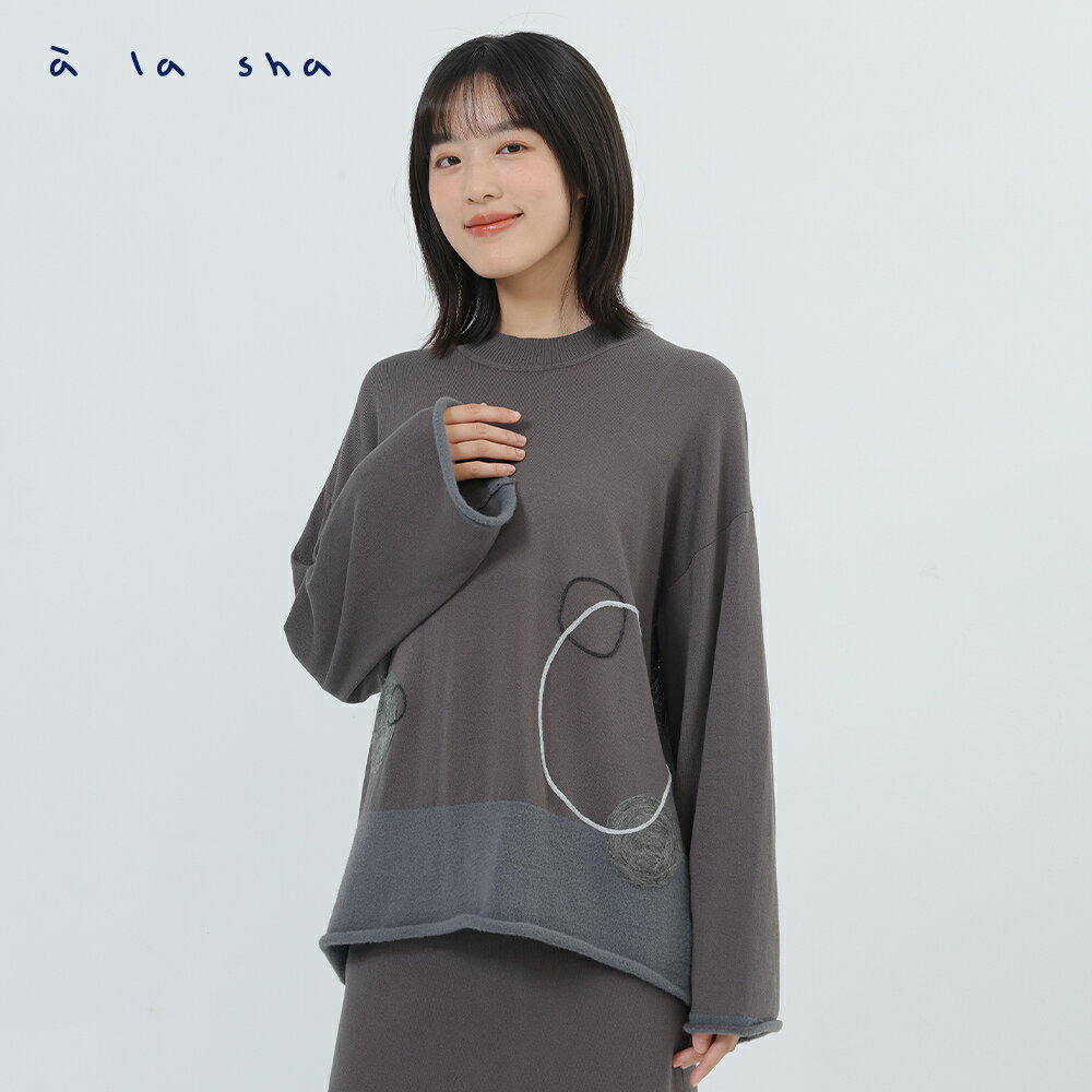 a la sha 圈圈繡花下襬毛毛上衣