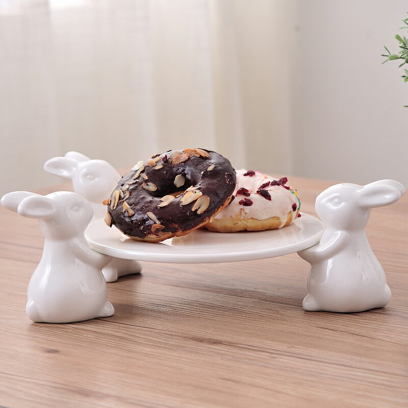 ｜預購｜森林系 小兔子派對 3隻兔子端盤子 陶瓷蛋糕盤 超萌陶瓷餐具