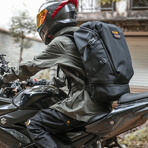 騎行背包男摩托車頭盔包電腦包防水機車騎士包後背包旅行包書包男【奇趣生活】
