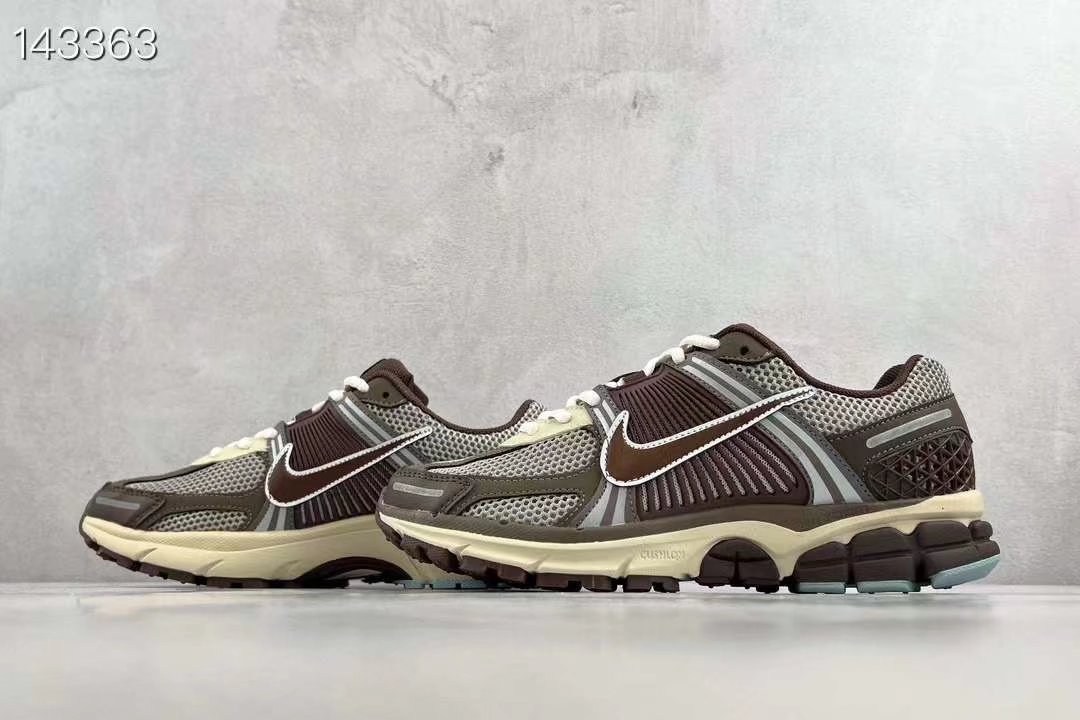 Nike Air Zoom Vomero 5 男女鞋 5