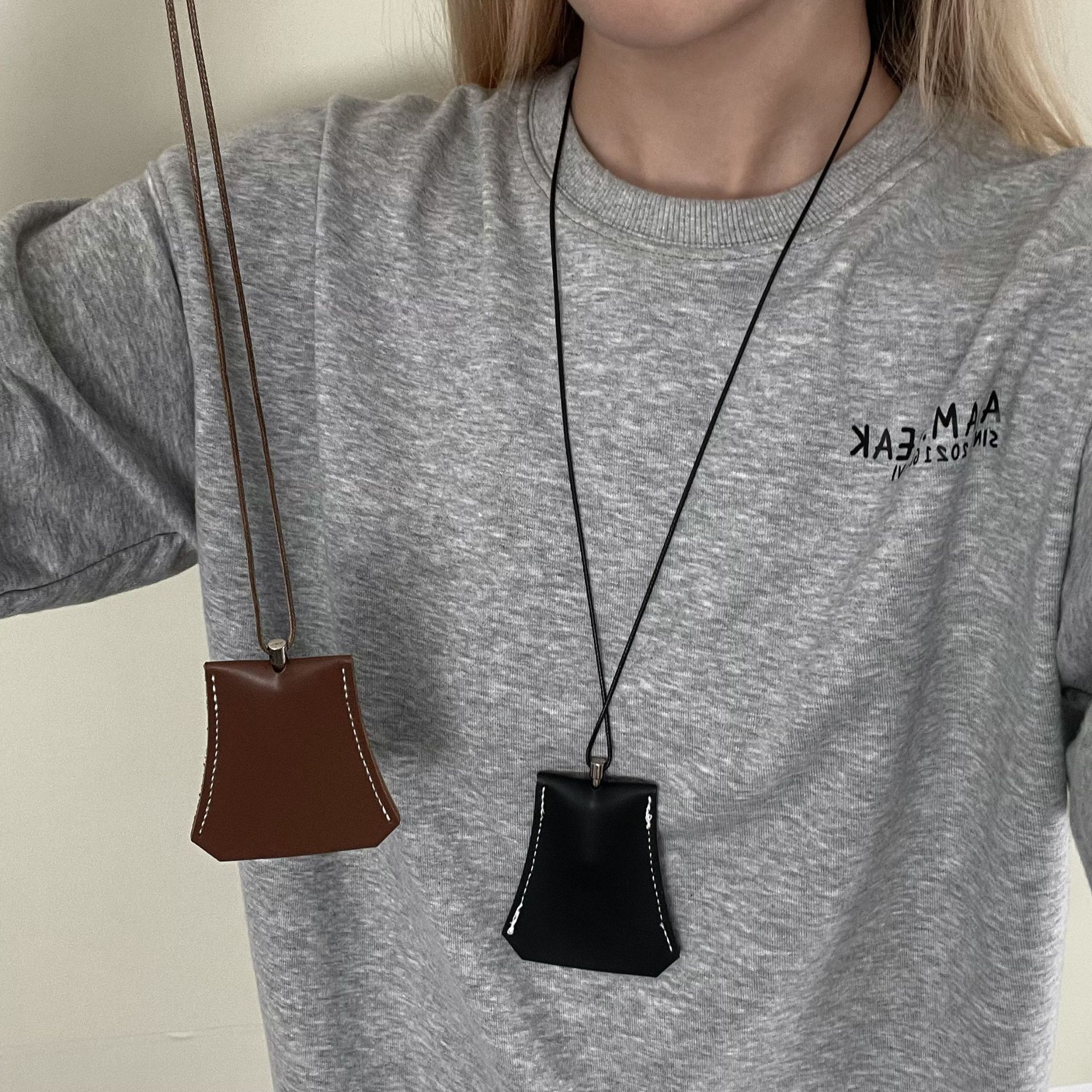 【臺灣公司 可打統編】免運 磁吸掛脖眼鏡包甜酷項鏈包包吊墜配飾女款戶外旅行皮革墨鏡收納包 可開發票 全館五折 工廠現貨直銷 新品特價 z9211