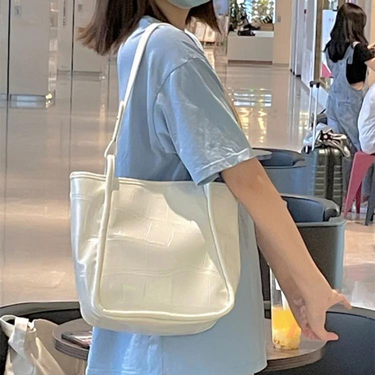 女包小眾設計師大容量水桶包2021新款潮時尚鱷魚紋手提側背包