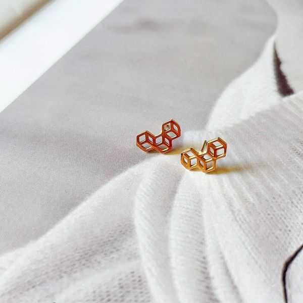 現貨專區｜鏤空幾何方塊耳環-晨光金(BPE67-g)｜送禮精選店家★Reyna jewelry 女王飾品