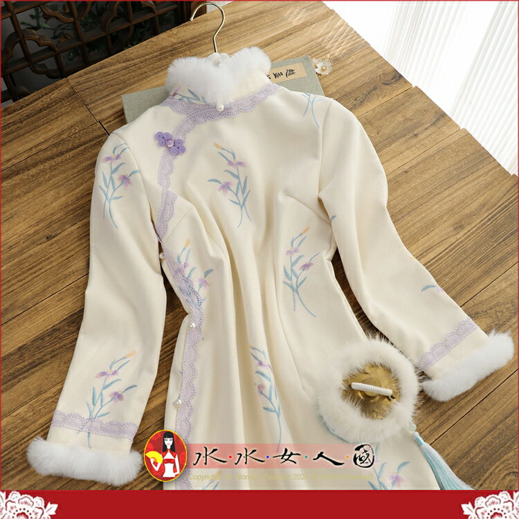 米白色復古新中式保暖毛絨領旗袍女冬款日常可穿改良年輕洋裝｜紫香迎｜水水女人國