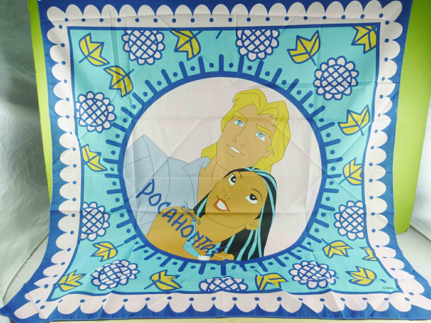 【震撼精品百貨】Disney 迪士尼 Pocahontas 風中奇緣 絲巾-鳳中奇緣公主與王子-藍色 震撼日式精品百貨